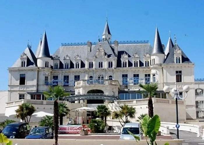 Arcachon: Renove, Terrasse Avec Vue, Acces Plage, Parking Securise - Fr-1-420-11 Lägenhet